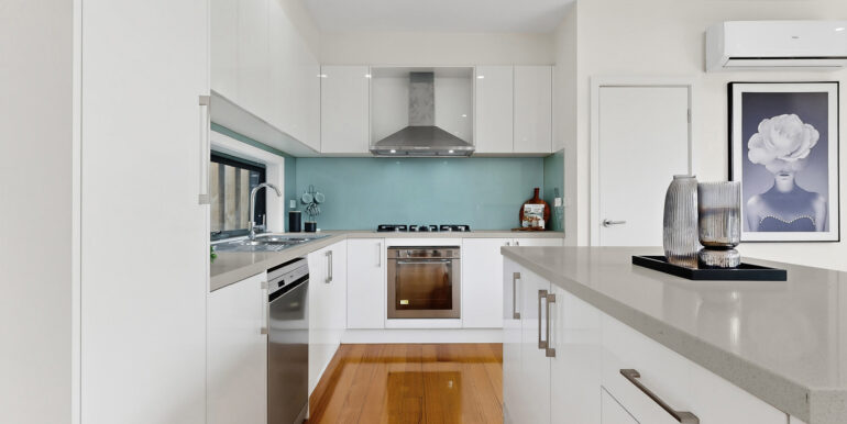 04_unit_1_27_burnett_avenue_braybrook_vic_3019