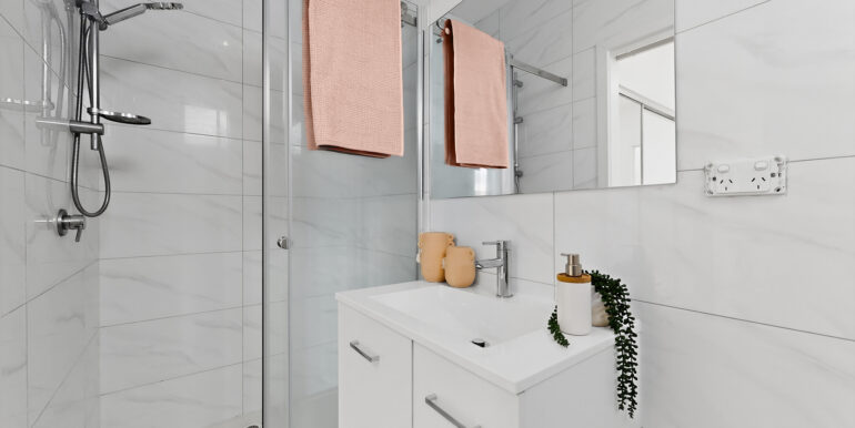 06_unit_1_27_burnett_avenue_braybrook_vic_3019