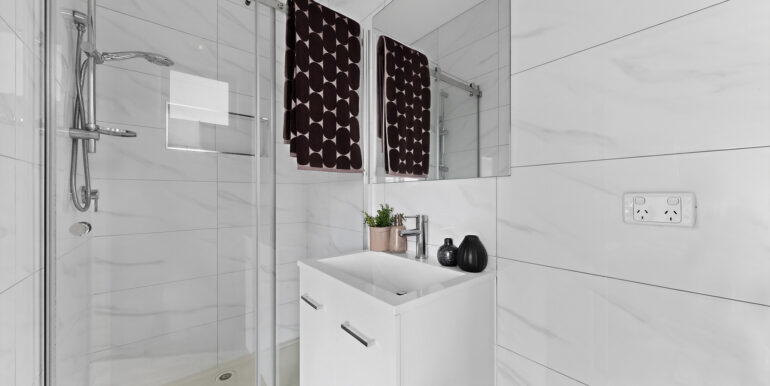 12_unit_1_27_burnett_avenue_braybrook_vic_3019