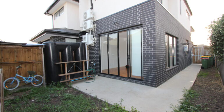 2-20 Bosquet st_yard