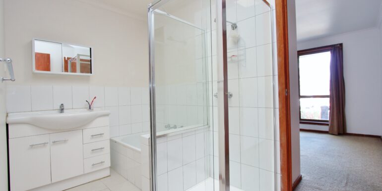 34 Windsor St_bath