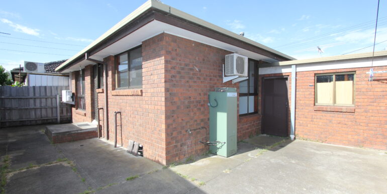 34 Windsor St_yard