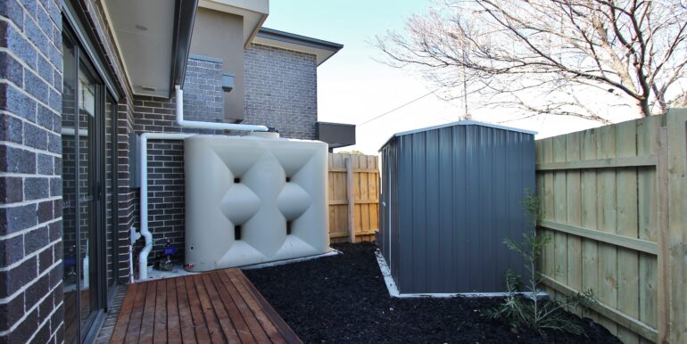 26 Janson St_yard